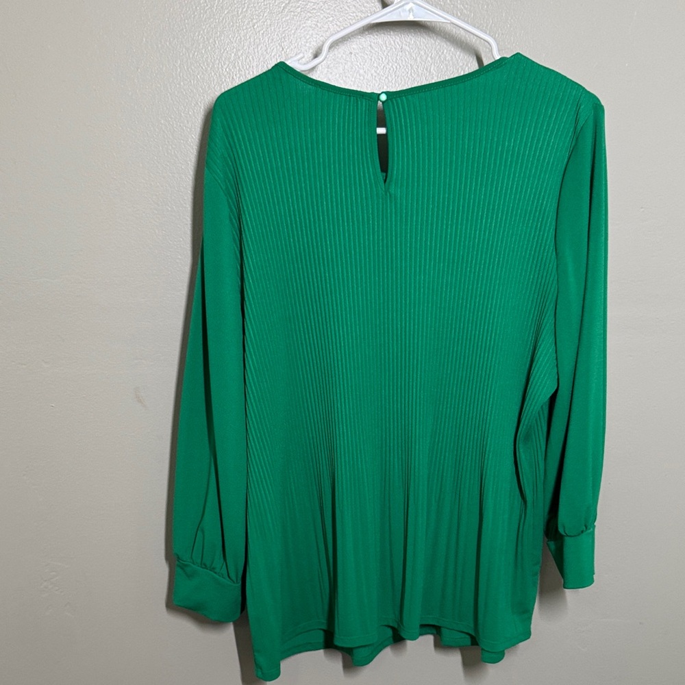 Chic Emerald Green Blouse for Women - Picture 4 of 4